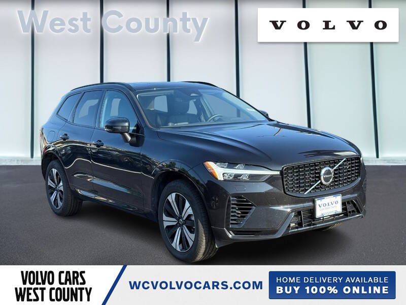 2025 Volvo XC60 T8 Core Dark Theme