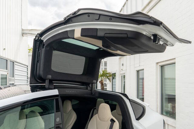 2022 Tesla Model X 54