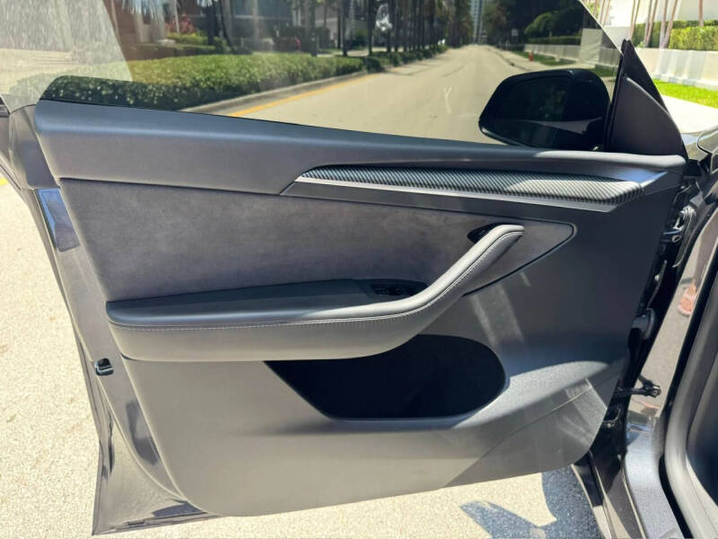 2025 Tesla Model Y Long Range