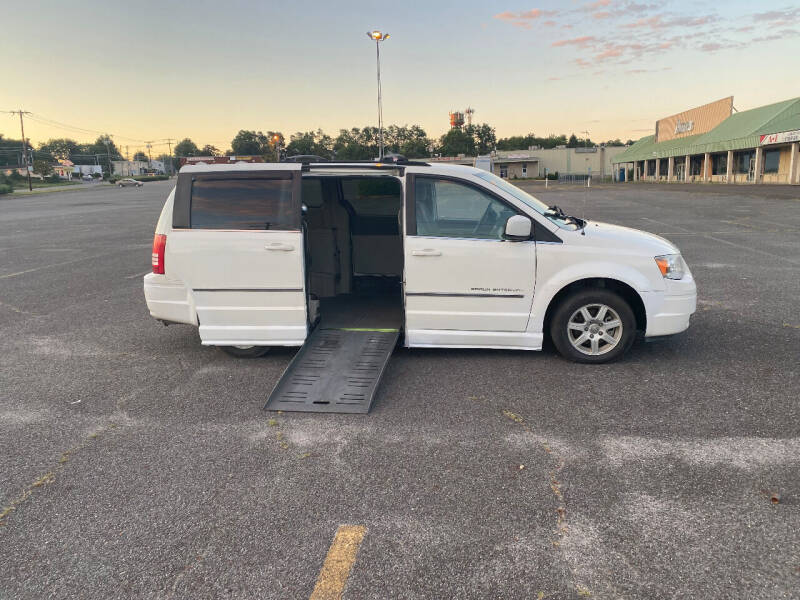 2010 Chrysler Town and Country for sale at GL Auto Sales LLC in Wrightstown NJ