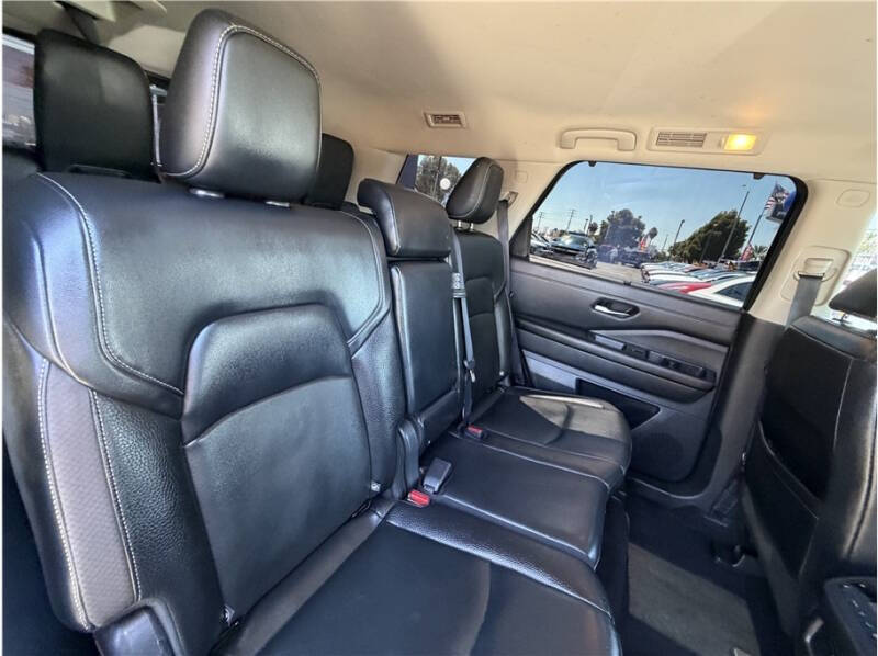 2022 Nissan Pathfinder SL