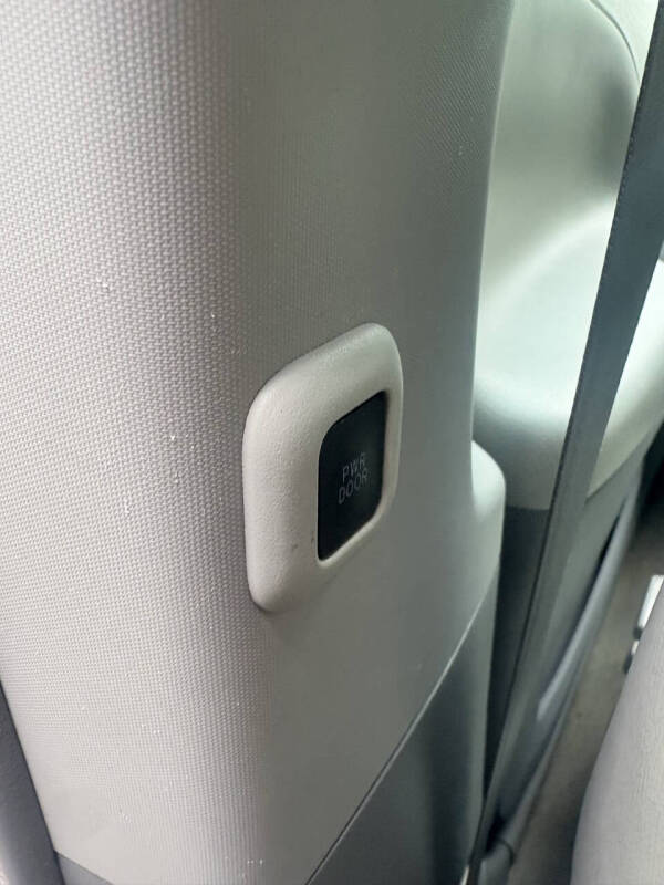 2014 Toyota Sienna LE 7-Passenger Auto Access Seat