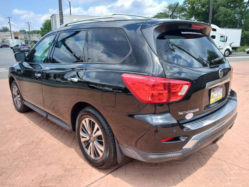 2017 Nissan Pathfinder SL