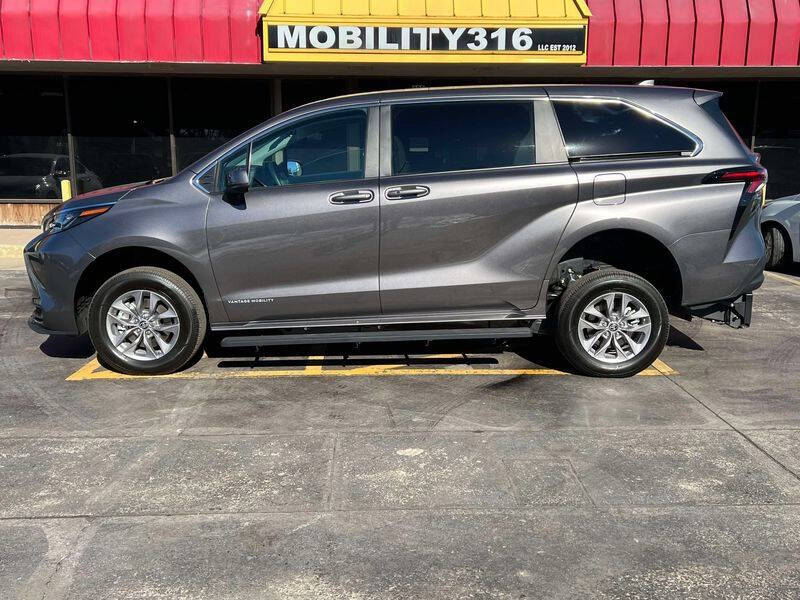 2025 Toyota Sienna LE 8-Passenger