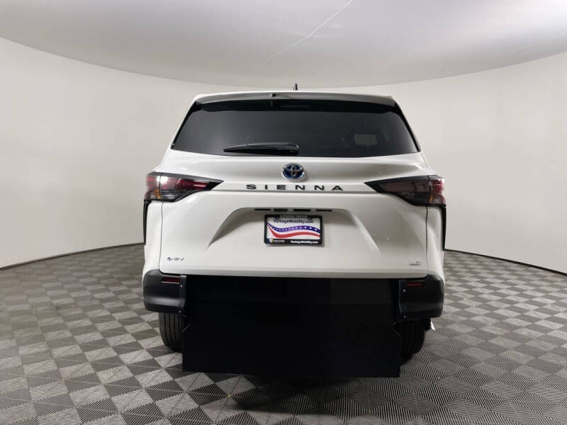 2025 Toyota Sienna LE 8-Passenger