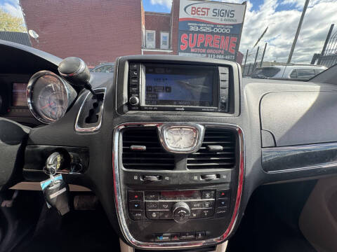 2011 Chrysler Town and Country Touring