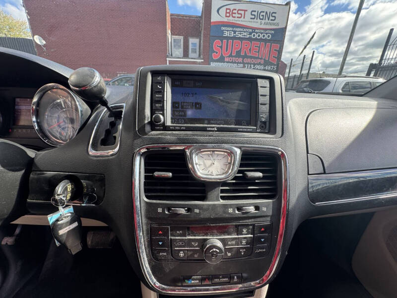 2011 Chrysler Town and Country Touring