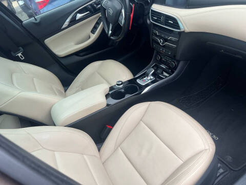 2018 Infiniti QX30 Premium