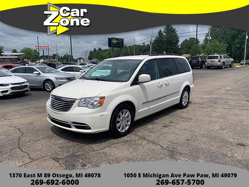 2013 Chrysler Town & Country Touring's photo