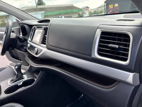 2016 Toyota Highlander LE