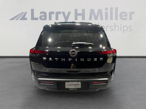 2025 Nissan Pathfinder SV