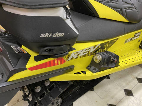 2015 Ski-Doo MXZ  X800R E-Tec