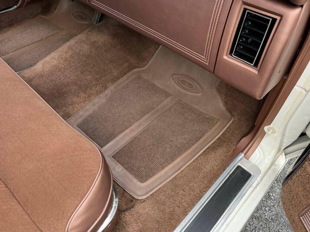 1976 Lincoln Continental 36