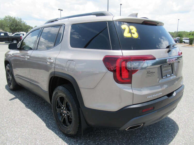 2023 GMC Acadia AT4
