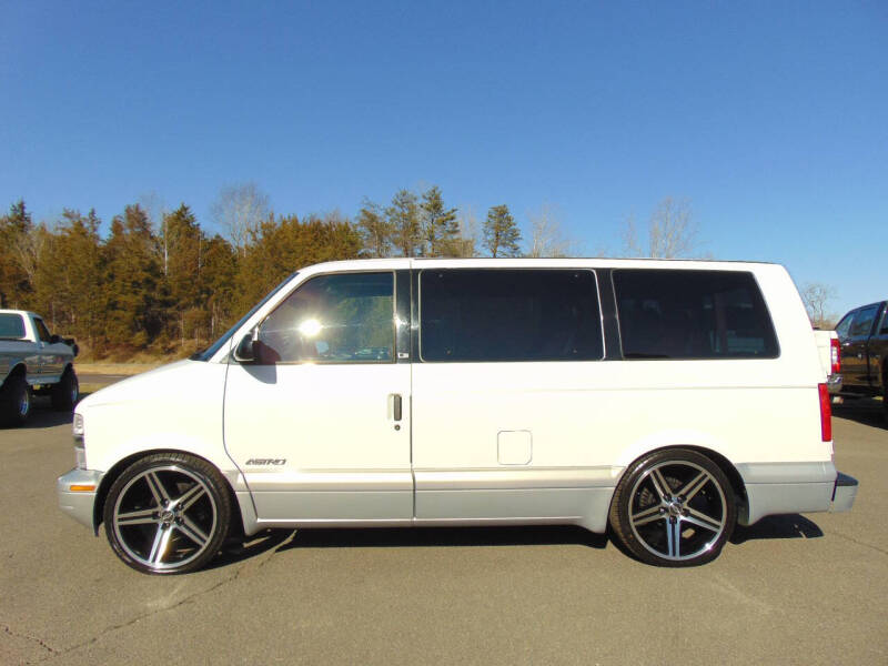 1998 Chevrolet Astro for sale at E & M AUTO SALES in Locust Grove VA
