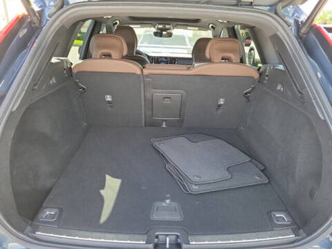 2024 Volvo XC60 B5 Plus Dark Theme