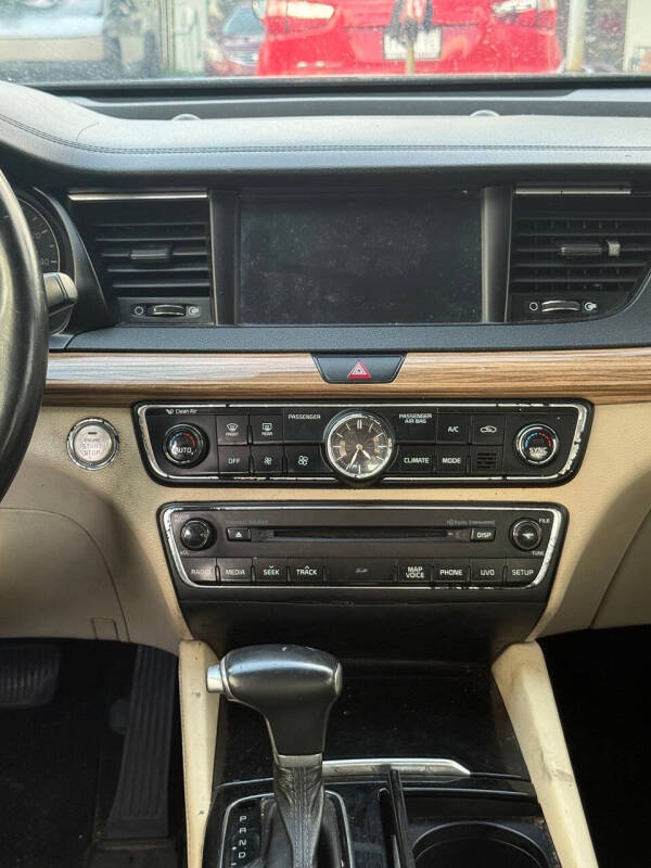 2017 Kia Cadenza Technology