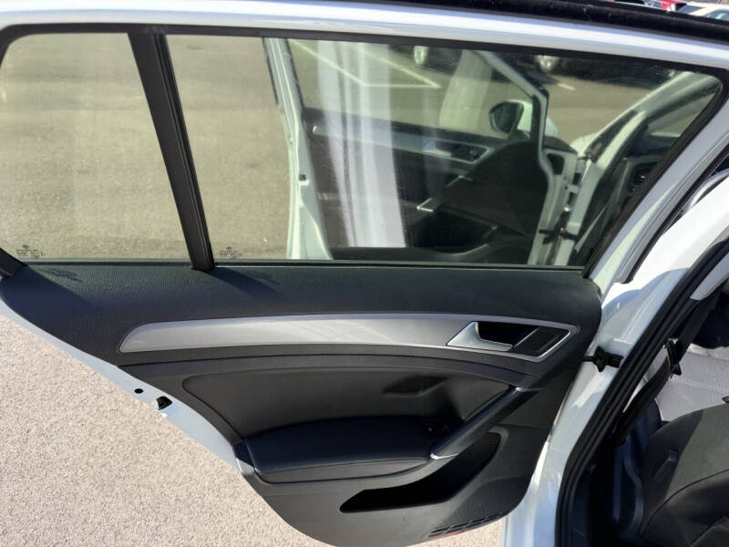 2015 Volkswagen e-Golf SEL Premium