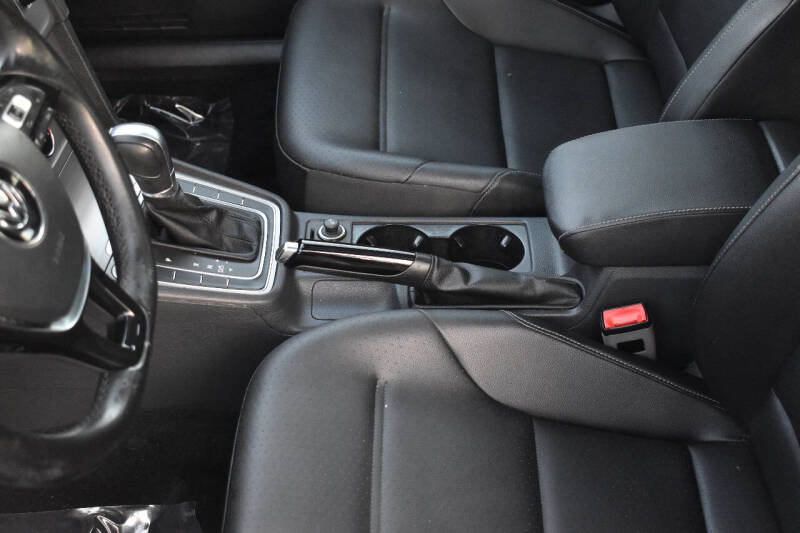 2017 Volkswagen Golf TSI SE