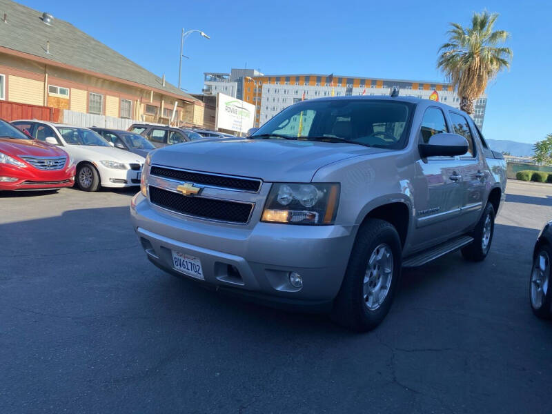 2007 Chevrolet Avalanche for sale at Ronnie Motors LLC in San Jose CA