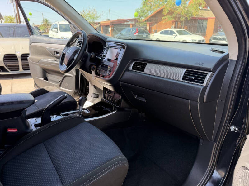 2017 Mitsubishi Outlander ES