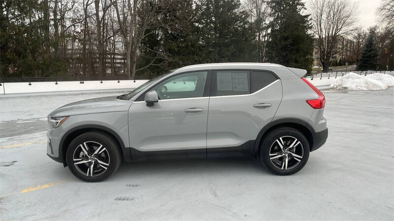 2025 Volvo XC40 B5 Core Bright Theme