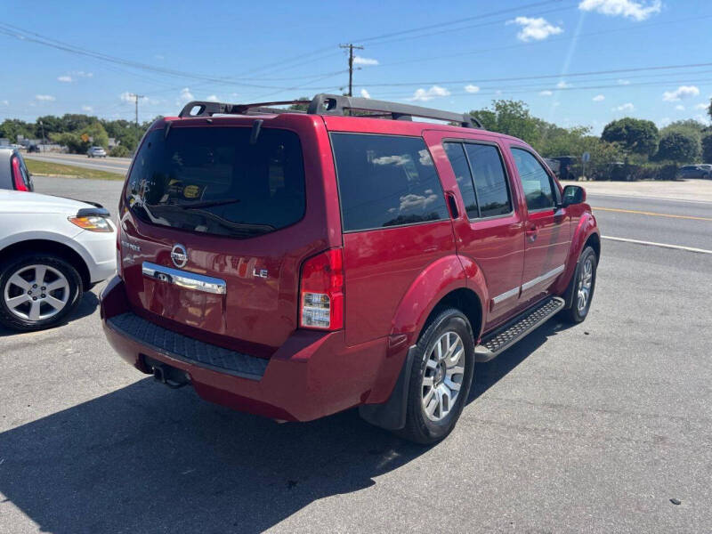 2012 Nissan Pathfinder LE
