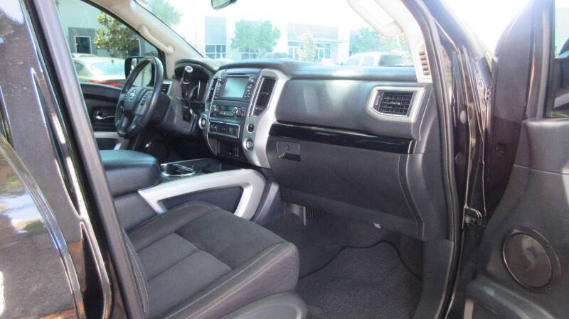 2017 Nissan Titan SV