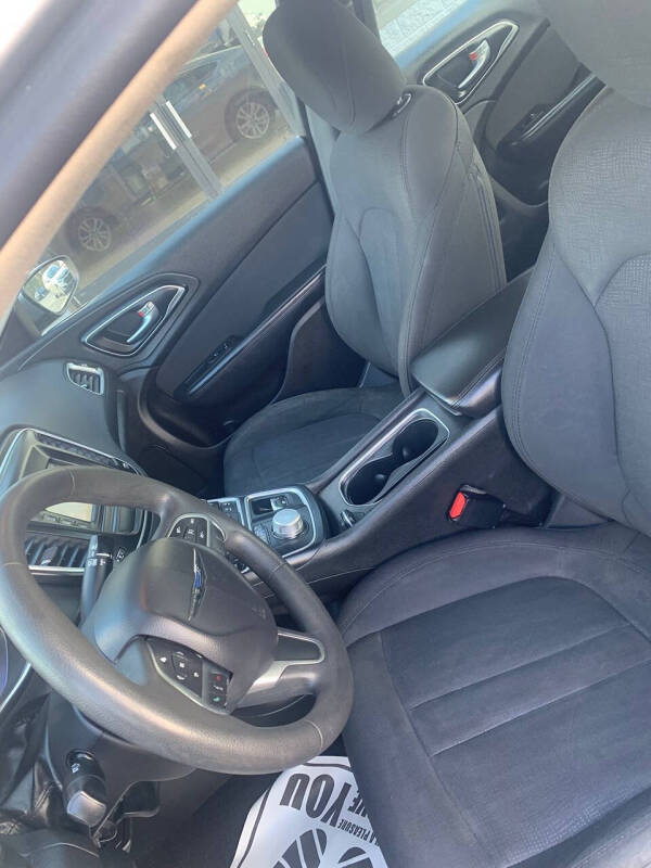 2016 Chrysler 200 Limited