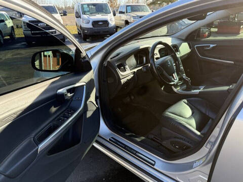 2015 Volvo V60 Cross Country T5