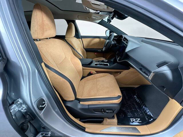 2023 Lexus RZ 450e Luxury