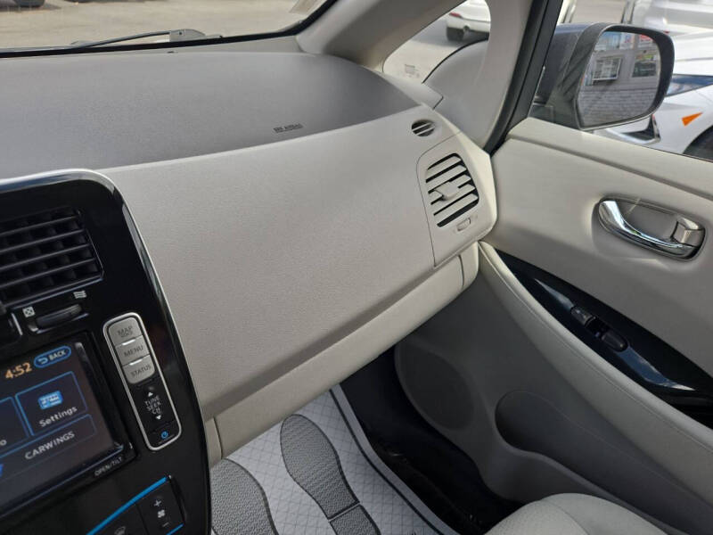 2015 Nissan LEAF SV