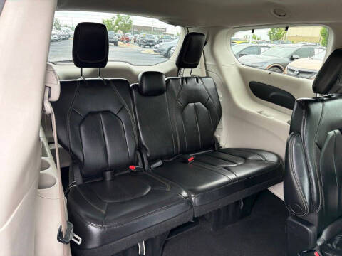 2022 Chrysler Pacifica Touring L