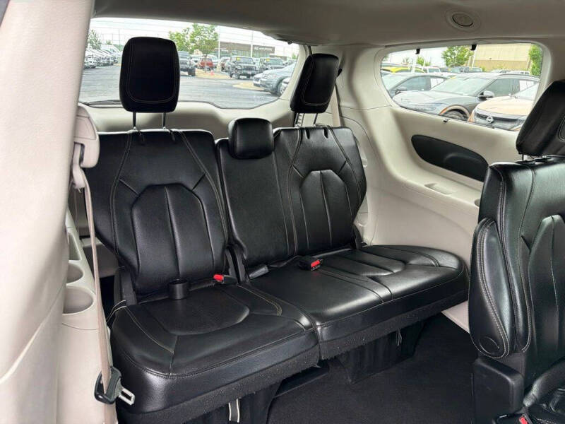 2022 Chrysler Pacifica Touring L