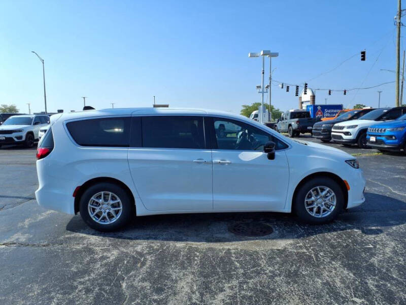 2026 Chrysler Pacifica Select