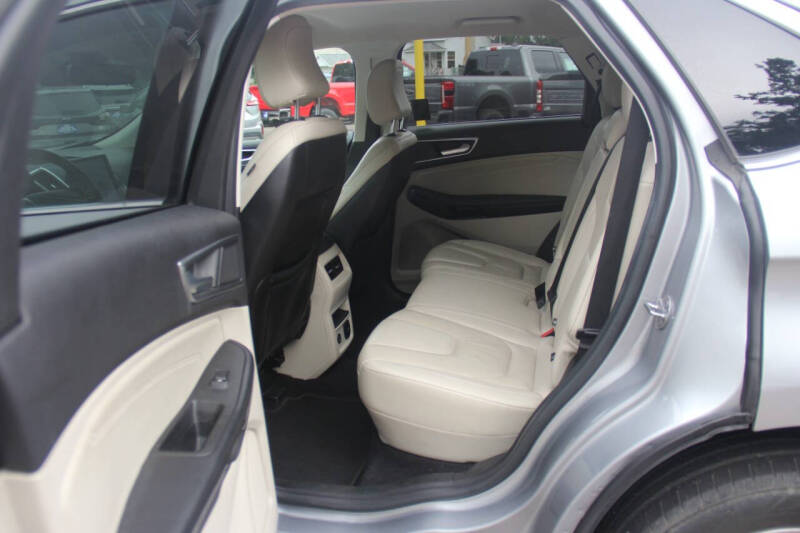 2022 Ford Edge Titanium