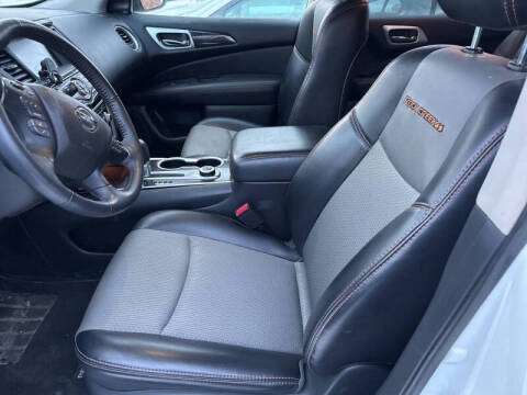 2020 Nissan Pathfinder SV