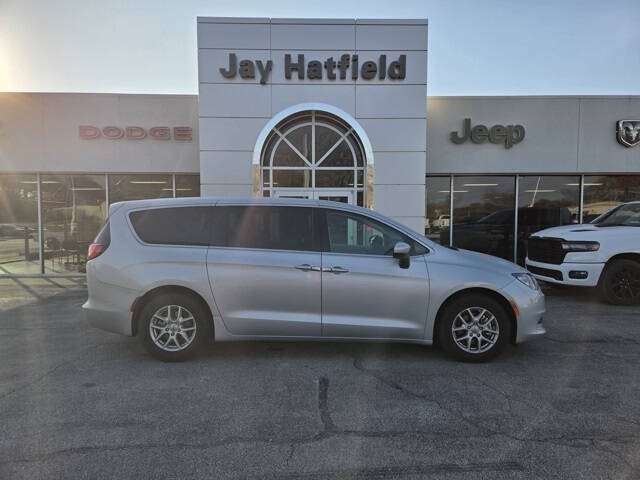 2022 Chrysler Voyager LX