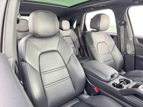 2023 Porsche Cayenne Platinum Edition