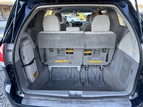 2011 Toyota Sienna LE 8-Passenger