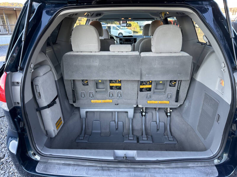 2011 Toyota Sienna LE 8-Passenger