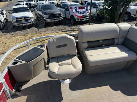 2021 Sun Tracker 20 DLX