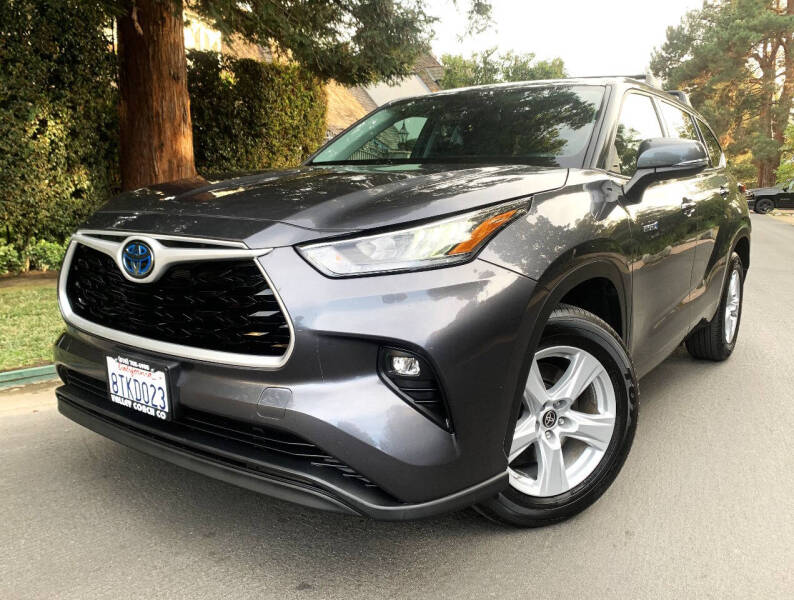 2020 Toyota Highlander Hybrid for sale at Valley Coach Co Sales & Leasing in Van Nuys CA