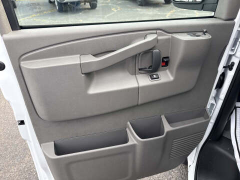 2025 Chevrolet Express LS 3500