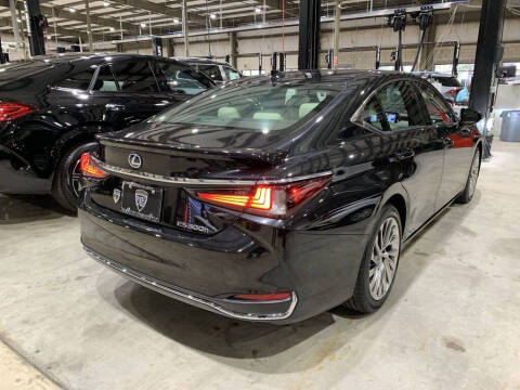 2021 Lexus ES 300h Ultra Luxury