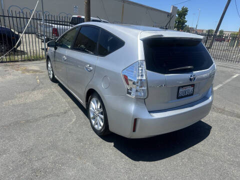 2012 Toyota Prius v Five