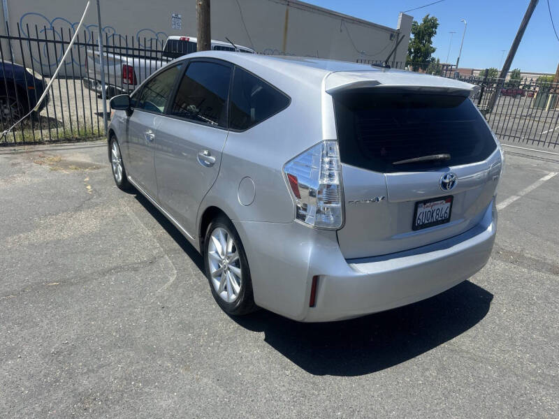 2012 Toyota Prius v Five