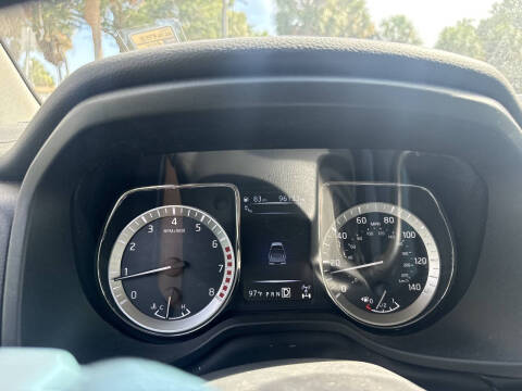2017 Nissan Titan SV