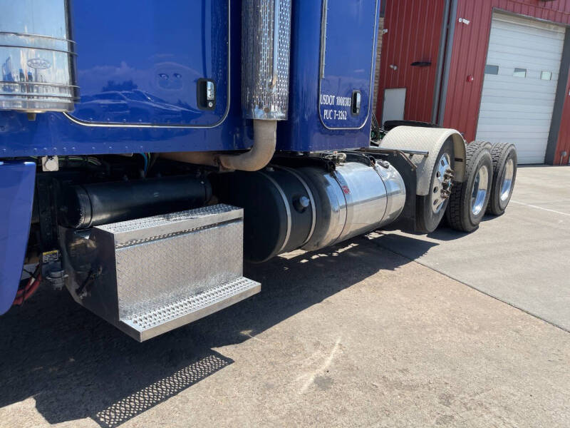 2015 Peterbilt 389