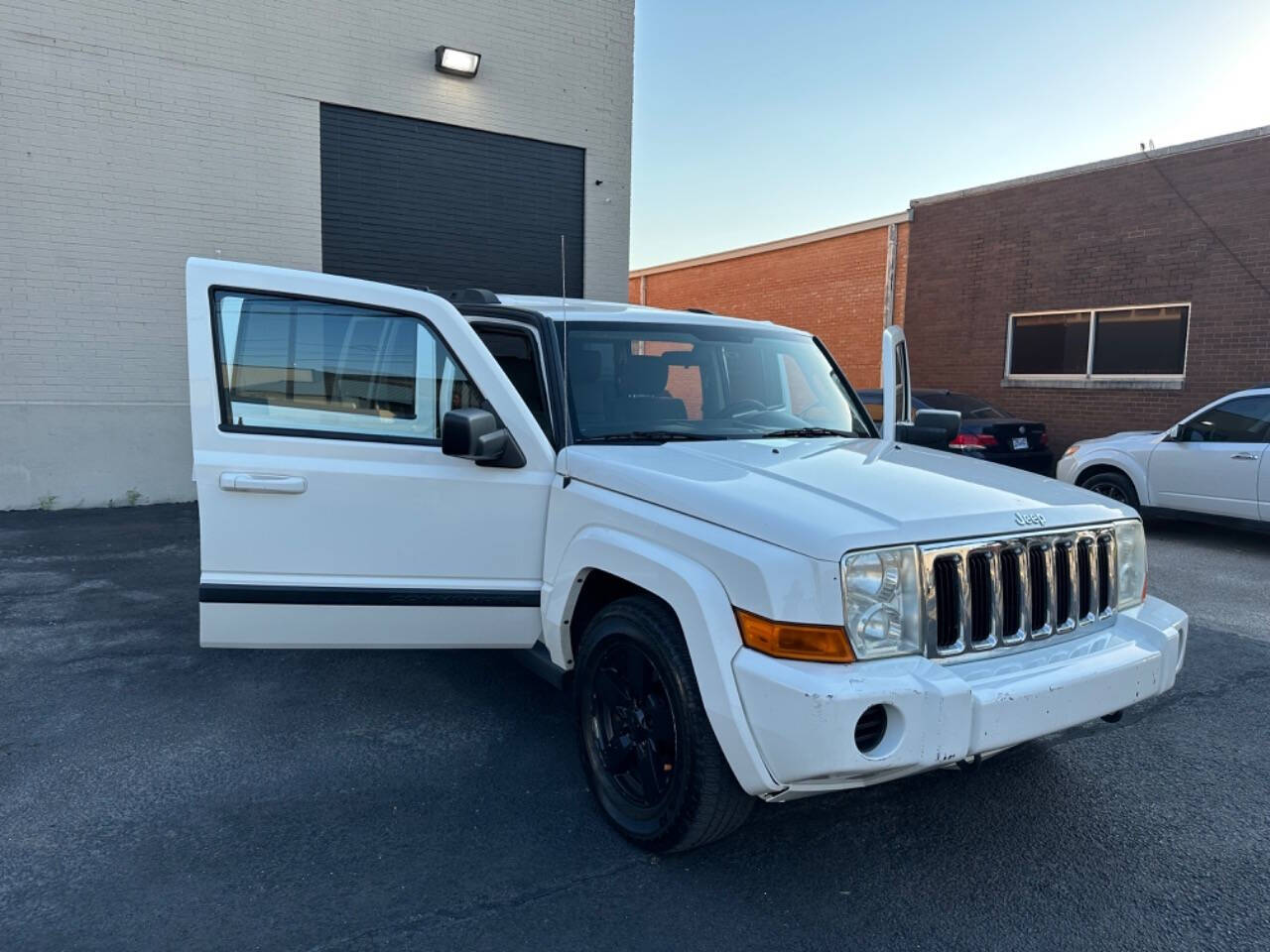 2007 Jeep Commander for sale at Sarenco Auto Inc in Dallas, TX